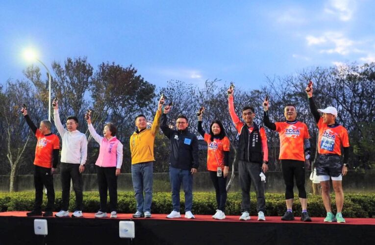 資訊盃公益馬拉松熱力開跑　近三千跑者齊聚台中　全馬回跑率近五成