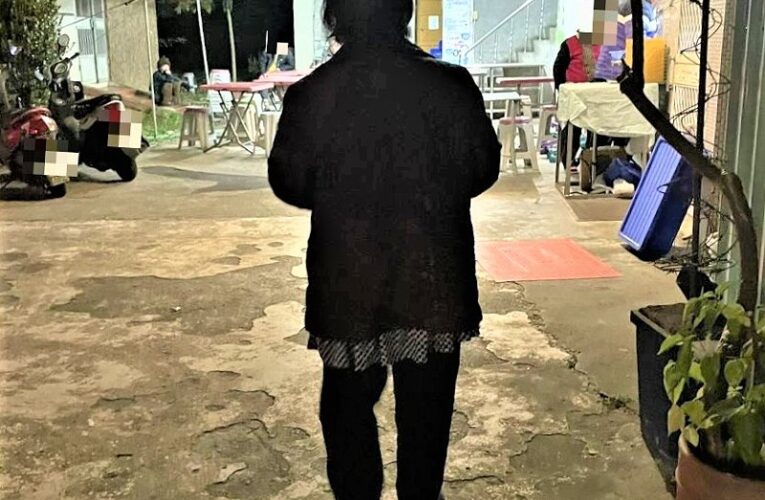 外出散心迷途  公園警護送老婦平安返回