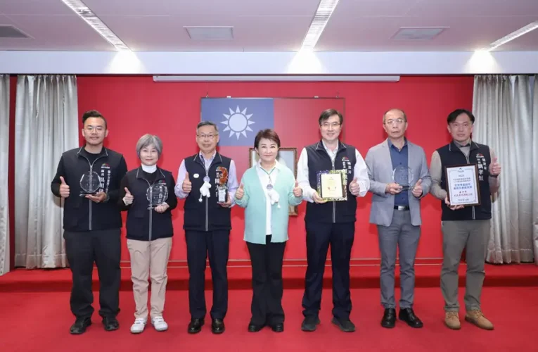 台中人本建設奪雙料「優等」！　榮獲中央無障礙評鑑8大獎 建設局市政會議獻獎共享榮耀