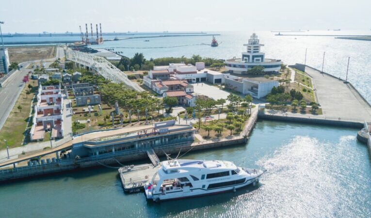 全球超人氣IP登陸港都 文化遊艇海上近距離體驗啟航 購票就送專屬好禮