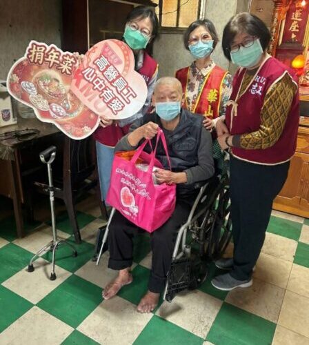 高醫聯合社福單位送暖獨居長輩與弱勢兒少 用愛圍爐迎新春
