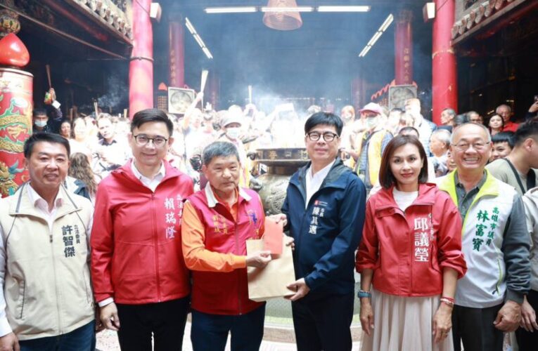 陳其邁正月初一參香7廟宇分送開運紅包 喜迎馬年ˉ