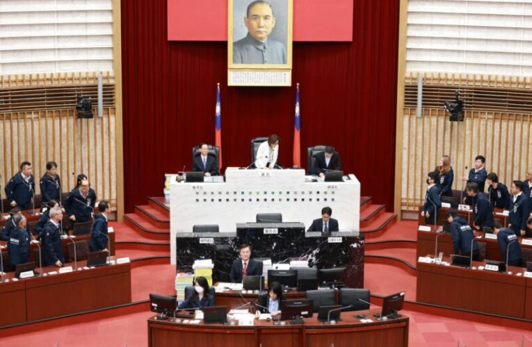 高雄市議會臨時會閉幕  陳其邁率市府團隊感謝致意