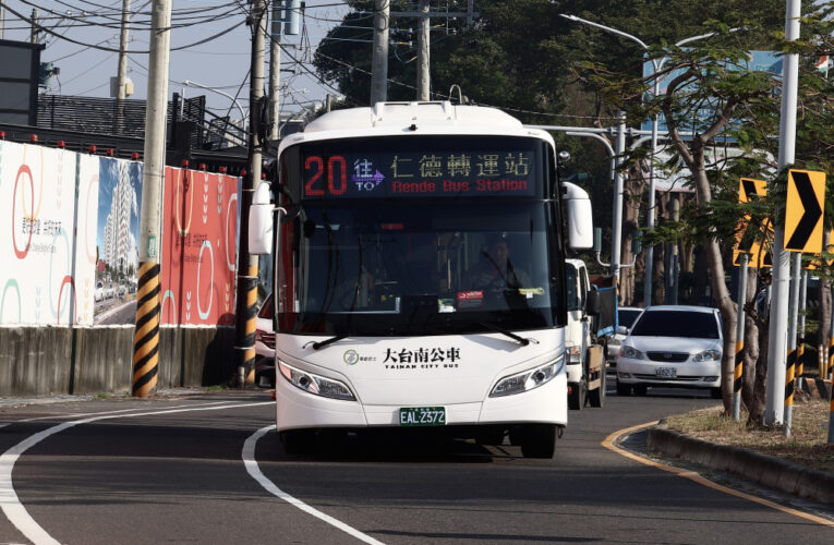 馬力全開！臺南再添28輛全新電動公車 15、20、77路率先服役