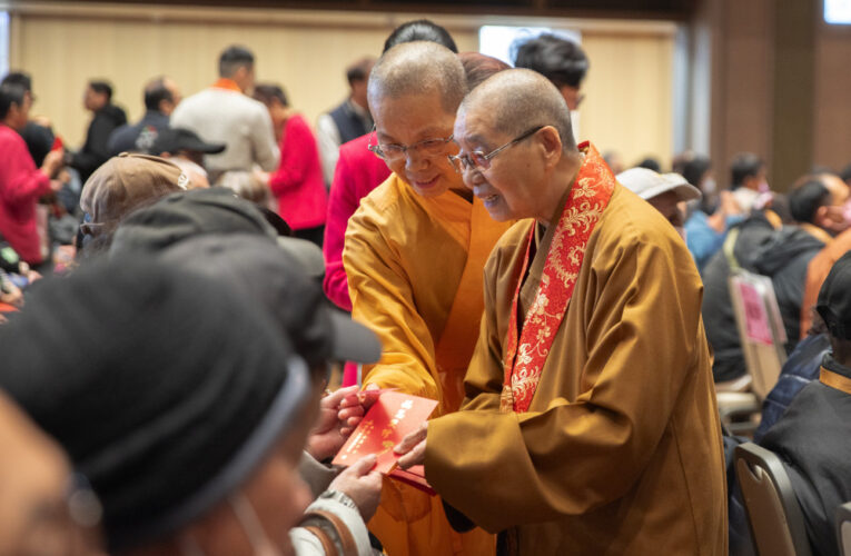 迎春送暖慶法寶節　佛光山惠中寺關懷1450戶福田戶 民政局長吳世瑋肯定溫暖善行
