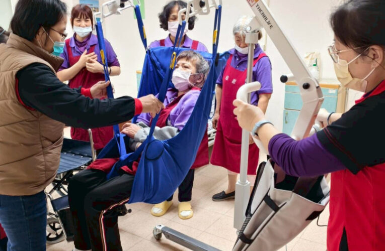 打造安全友善照護環境 白河榮家導入新型移位輔助