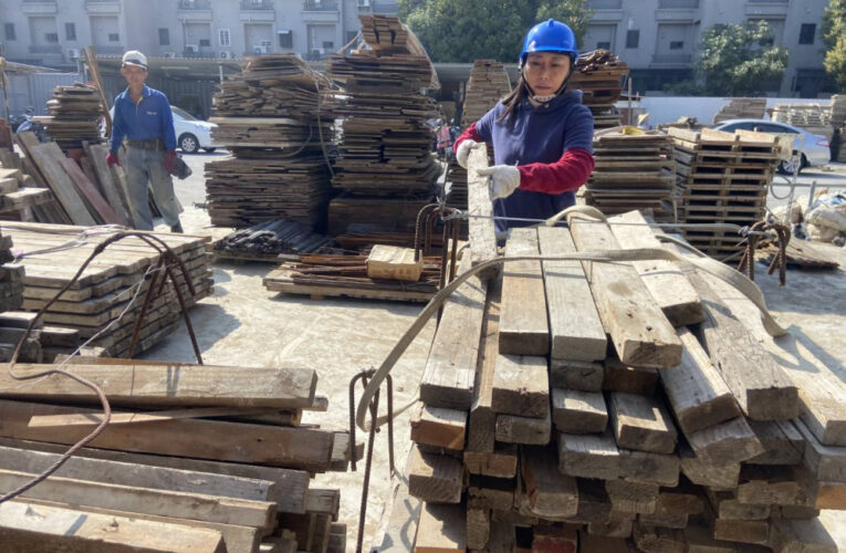 她低潮落谷底 靠勞動部職訓再造多元斜槓人生 