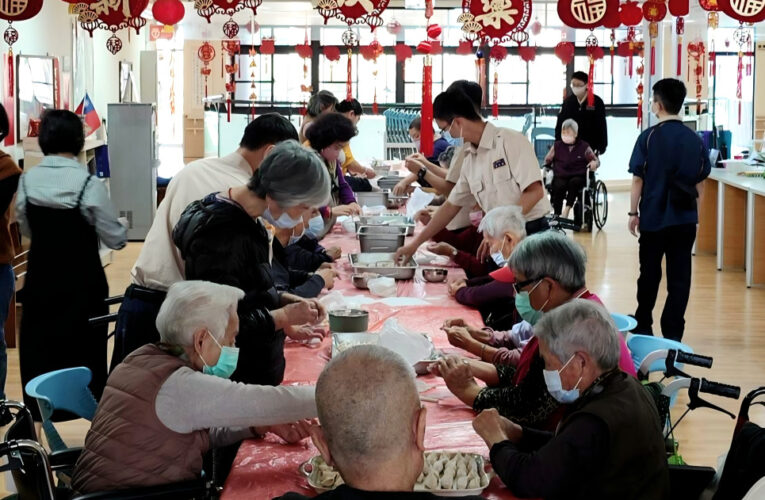 元寶強強滾！臺南榮家福氣迎喜年 溫馨包水餃迎新春