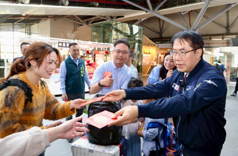 春節首日湧人潮　黃偉哲赴高鐵及台鐵視察疏運發送祝福