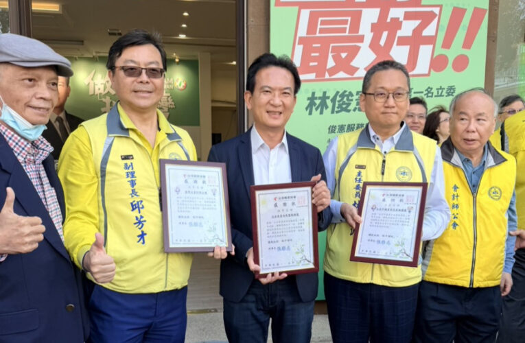 年關送暖立法委員林俊憲攜會計師公會捐千包白米 助弱勢溫暖迎新年