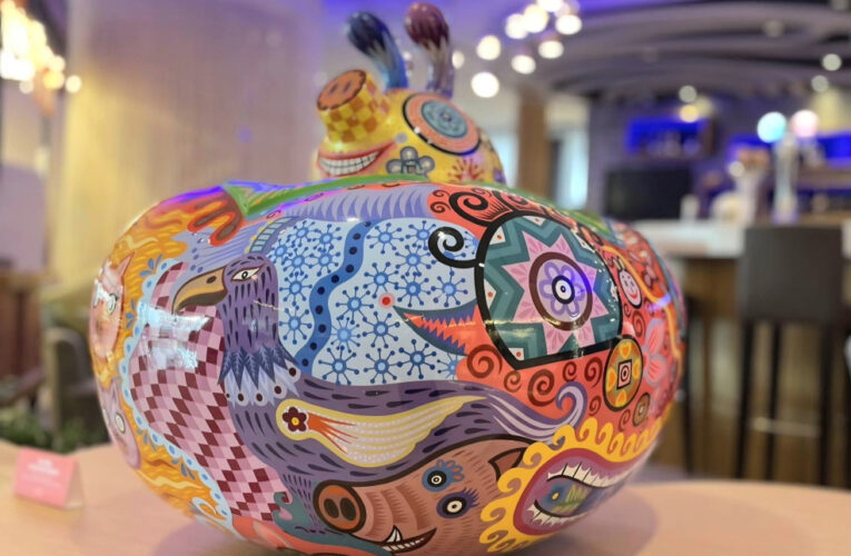 《福氣滿堂》春季展洪易繽紛創作！台糖長榮 匯聚年節喜氣與祝福