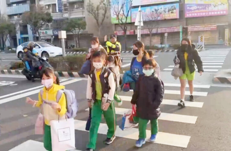 南警貼心護童  與校方齊心打造校園周邊安全走廊