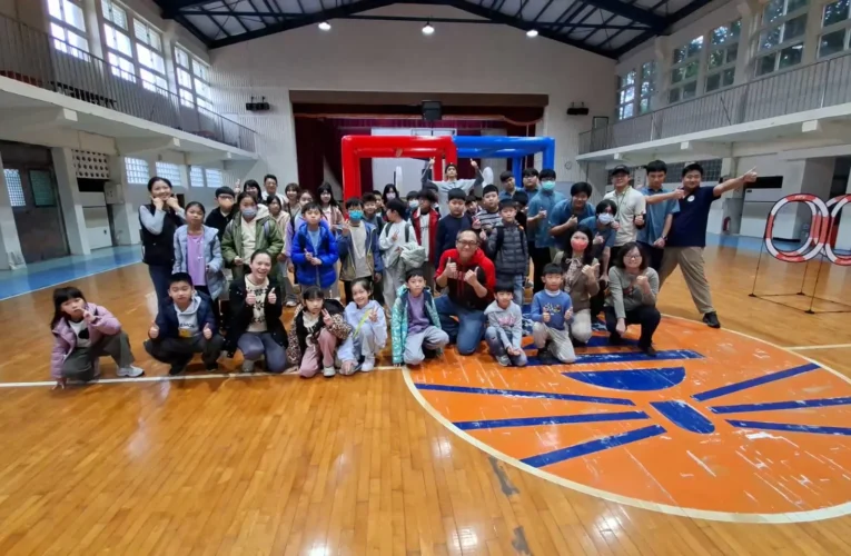 足球飛上天！正濱國中冬令營掀科技運動潮　無人機穿梭射門引熱血歡呼