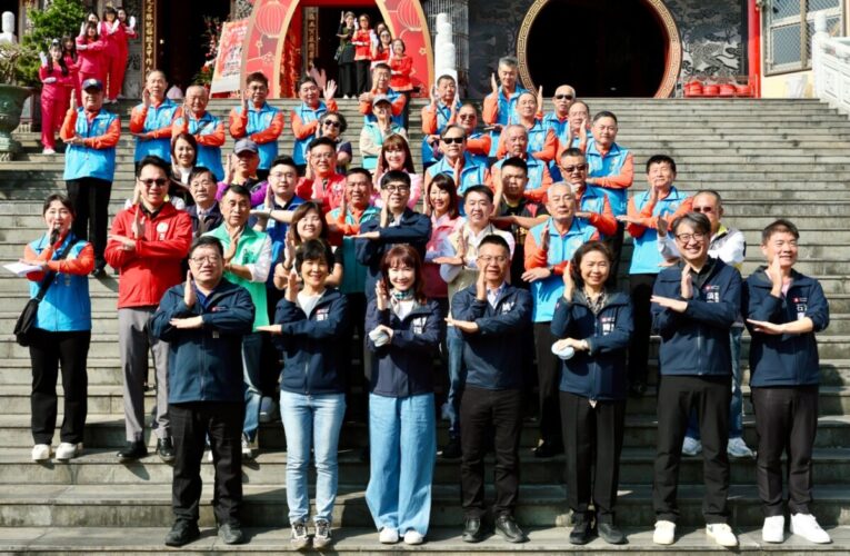 春節連假首日走訪鳳山、三民、鼓山參香拜廟　陳其邁祈願國家繁榮進步、祝馬上成功