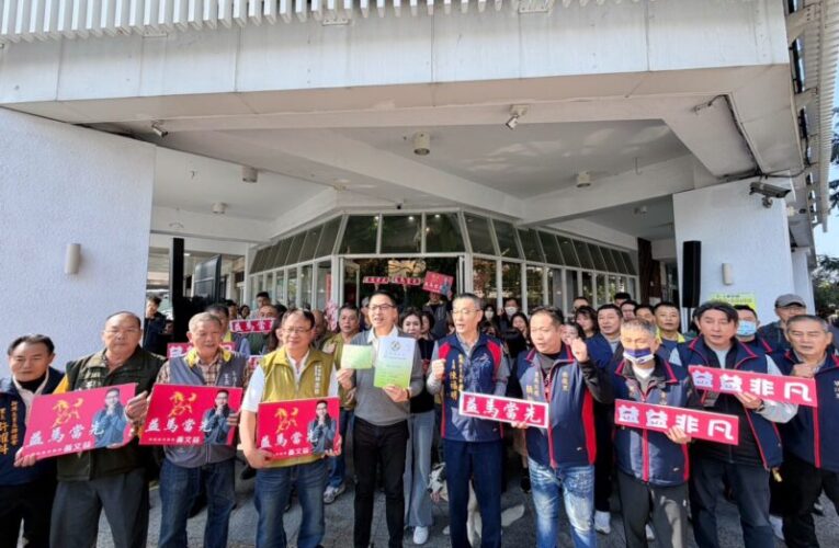 黃文益偕前金、新興、苓雅三區里長主席及逾60位里長　完成議員初選登記 最強「防蚊液」力拚三連霸！