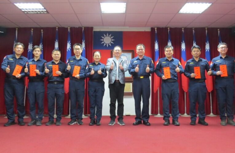 高雄港警友會謝龍隱主委拜早年 贈送春節慰勉金 慰勞員警終年辛勞