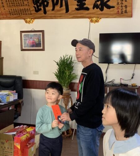 洪進財里長聯誼會主席自掏腰包十餘年不間斷　春節前發放獎學金　為王公里學子送上最暖紅包