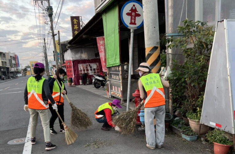 安定港口里61位環保義工  小除夕齊心大掃除迎馬年
