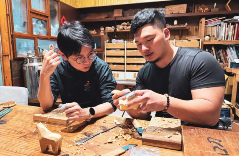 從學徒到國家認證匠師！ 「共生學堂」用一刀一刻　守護面臨斷層的木雕文化