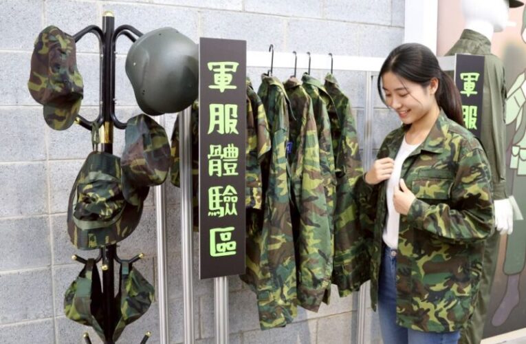 中原文創園區《兵兵有理》特展　蒐集數位集章換「國軍便當杯墊」