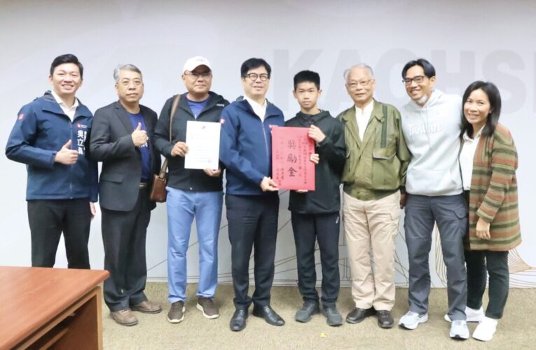 後勁國中學生黃泰翔東京元旦競走破紀錄奪冠 陳其邁市長市政會議表揚