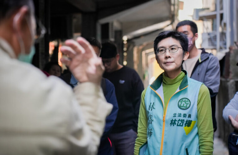 林岱樺會勘大寮巷弄照明 中央地方聯手 點亮居民安心回家路