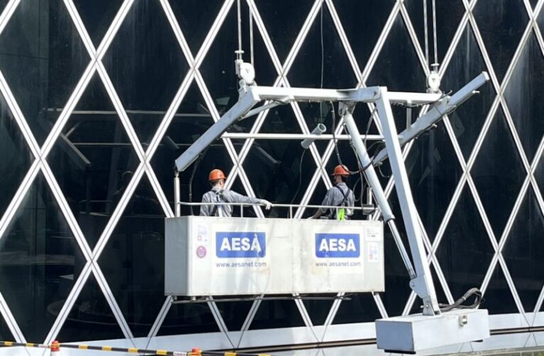 勞工局於中鋼總部舉辦大樓外牆清洗作業安全觀摩