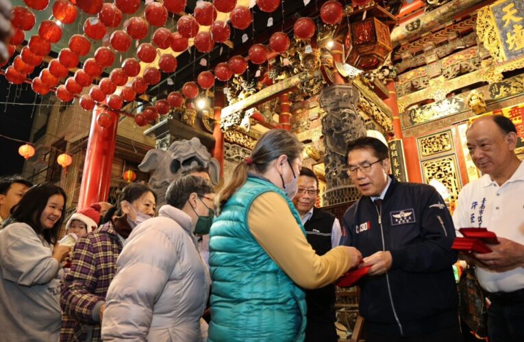 除夕守歲祈福！男市長黃偉哲走訪開基玉皇宮、天壇參香 祈願馬年風調雨順、市民平安