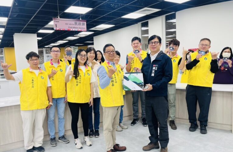 陳其邁前往山城慰勉同仁 發送紅包感謝守護市民平安過好年