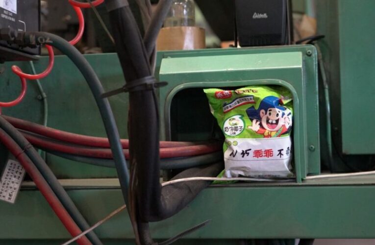 海神媽祖護船員乖乖零食保機台  台船文化獨特信仰文化