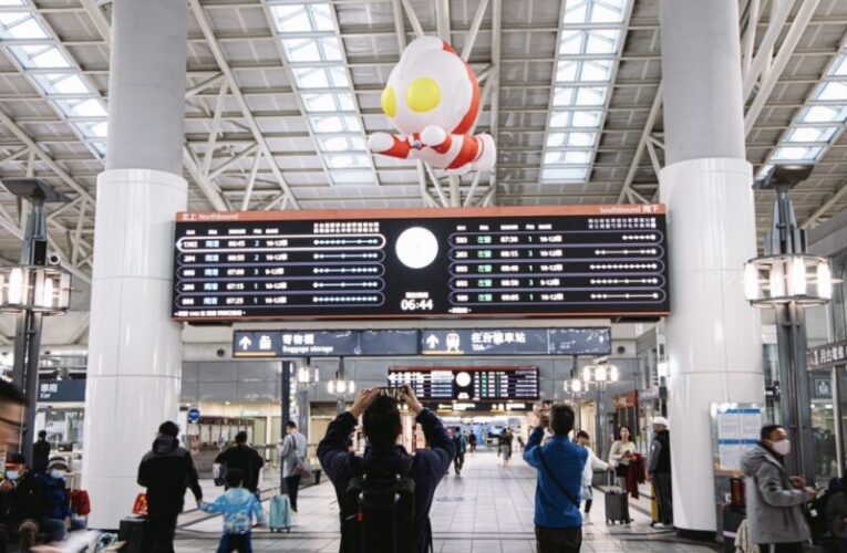 超人力霸王現身高鐵左營站  觀光局打造春節迎賓新亮點