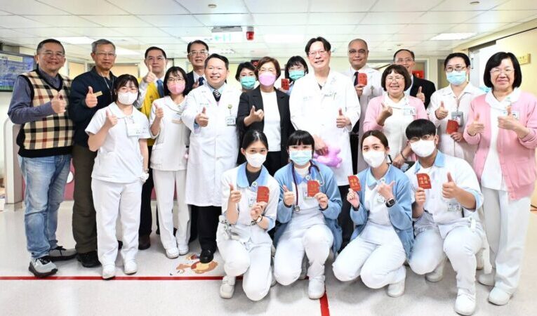 暖心迎新春　王惠美縣長關懷住院病童