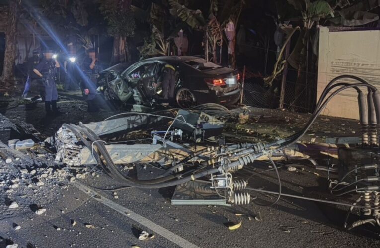 毒駕拒檢撞警車逃逸 大寮自撞電桿釀停電