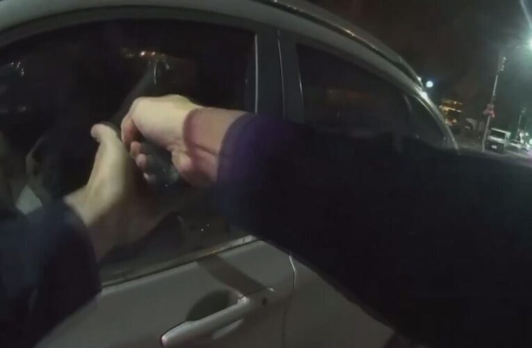 自小客未開大燈遭警盯上 高雄苓雅警凌晨追車查獲4人持毒