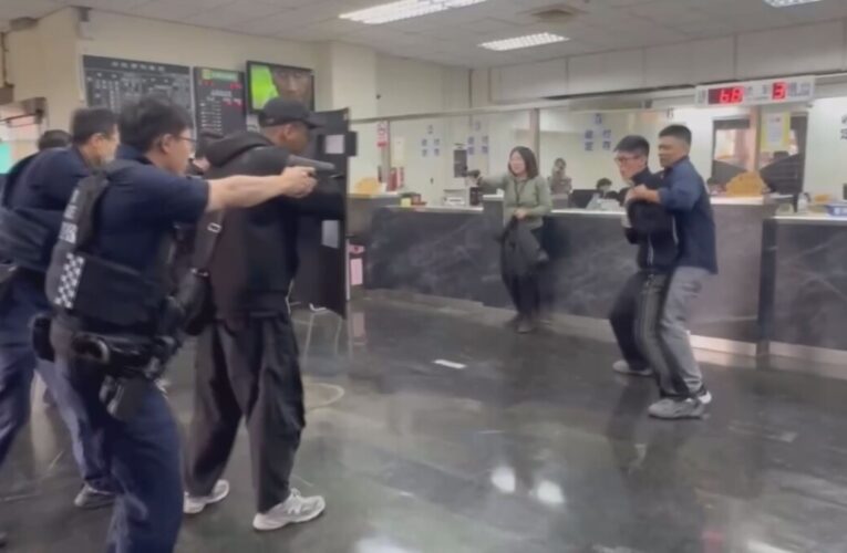 「鴛鴦歹徒」持槍闖農會？原來是高雄三民一警防搶實境演練