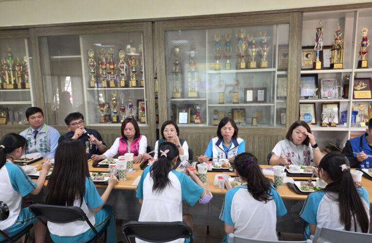 南市議會勘查復興國小中央廚房運作情形