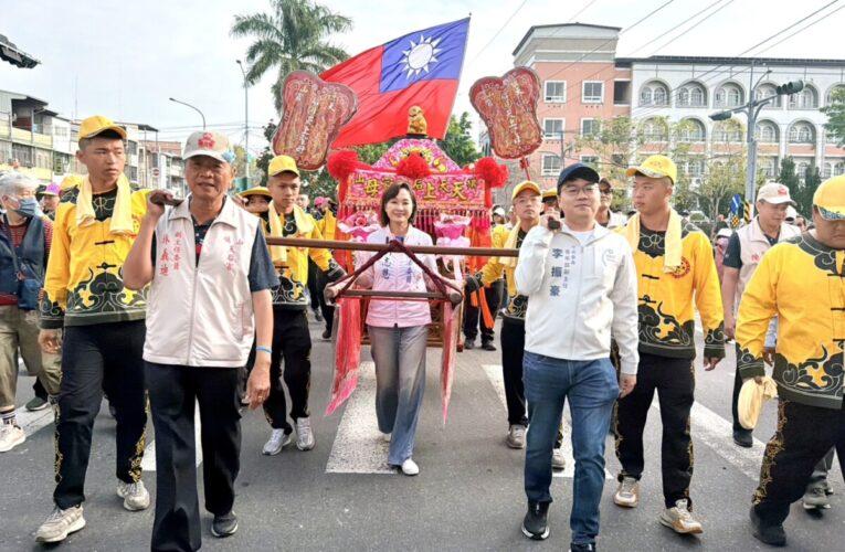 白沙屯媽祖旗山贊境！藍營高雄市長參選人柯志恩扶轎祈福：盼高雄市民平安順遂