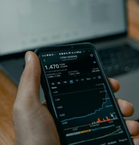 13家本土金控配息率出爐？專家稱不只存台灣金融股，挑「股息率」放眼全球更甜美