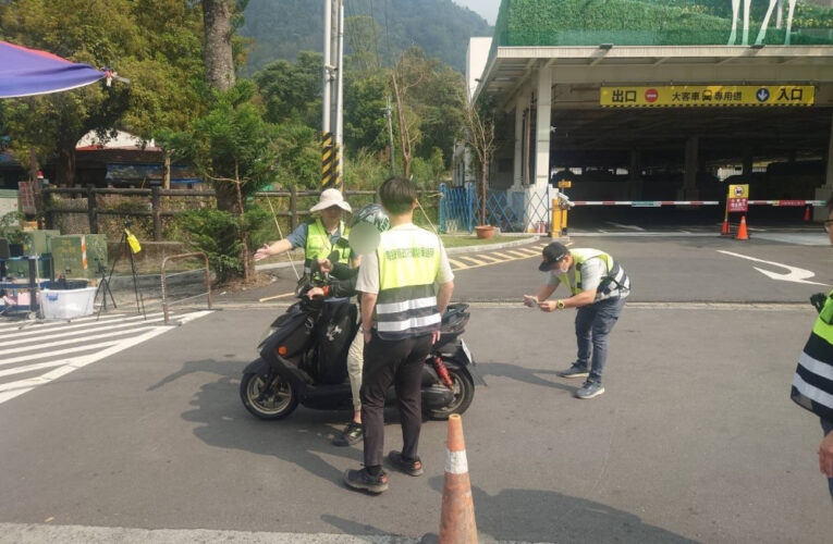 集集警與環保局突擊台21甲線 聯合攔查改裝噪音車