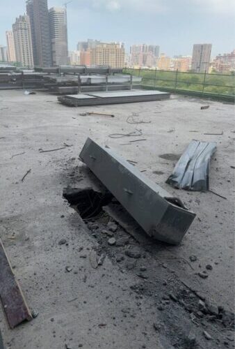 建築工地鋼構吊掛掉落事故　工務局會同勞檢處勒令停工並依法裁罰