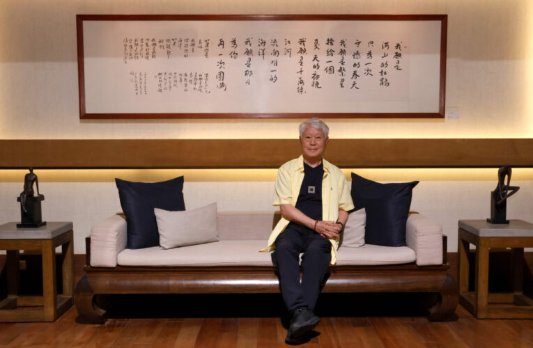 台南晶英攜手和通基金會，書苑展出 220 公分經典詩文畫作