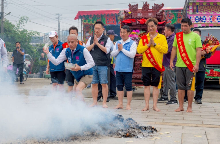 大園貴文宮遶境祈福　蘇俊賓：延續內海百年信仰 再度赤腳過火迎新春
