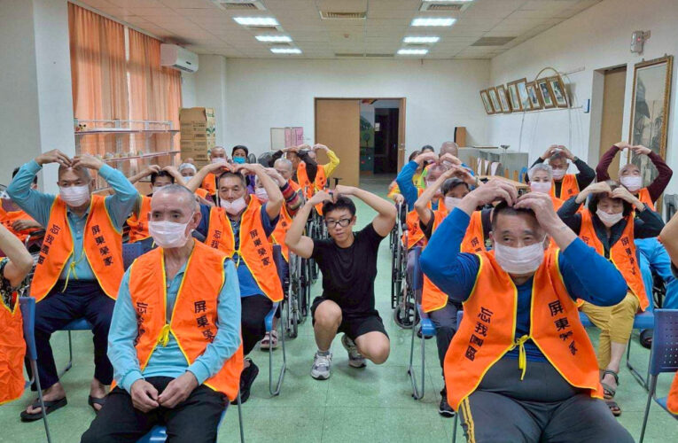 屏東榮家青銀共融健康同行 樂齡住民展笑顏