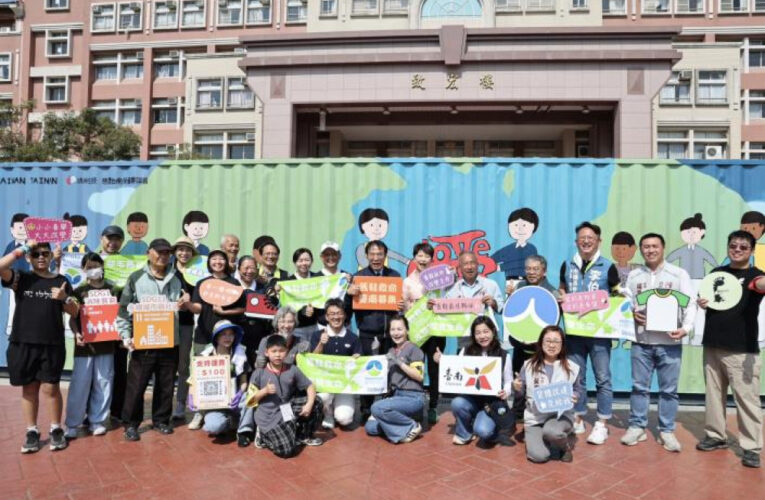 臺南市長黃偉哲帶頭響應 臺南舊鞋救命傳遞跨國溫暖