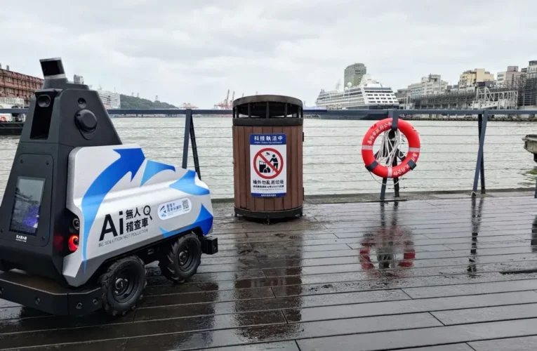 謝國樑考察引進！基隆啟用「AI無人稽查車」　四月起正式上線抓髒亂