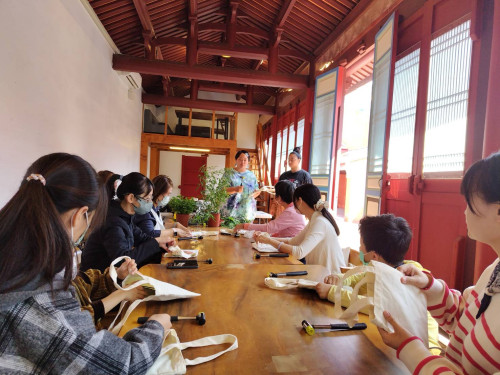 屏東書院響應植樹節　手作敲染與贈苗活動共綴綠意