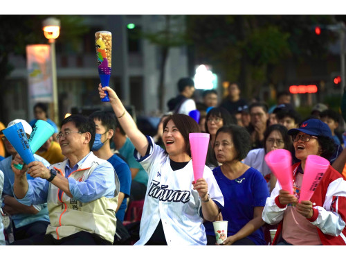 世界棒球經典賽臺日對決熱血開打  周春米率鄉親集氣力挺Team Taiwan