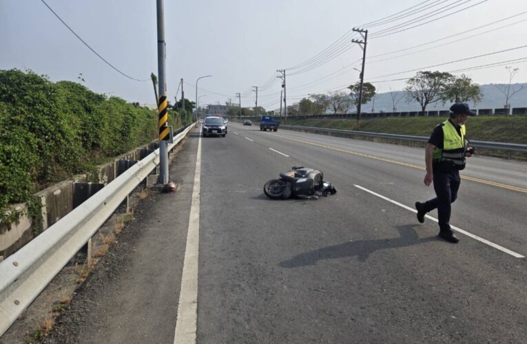 犬隻突衝路面致車禍 岡山警立即到場處置並釐清責任歸屬