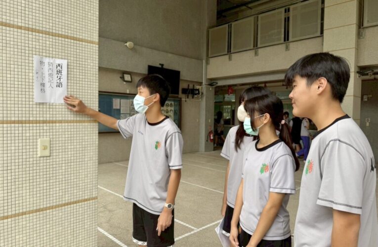 光華國中元宵節「跨域燈謎牆」很燒腦 學生腦力全開破解過關搶紅包