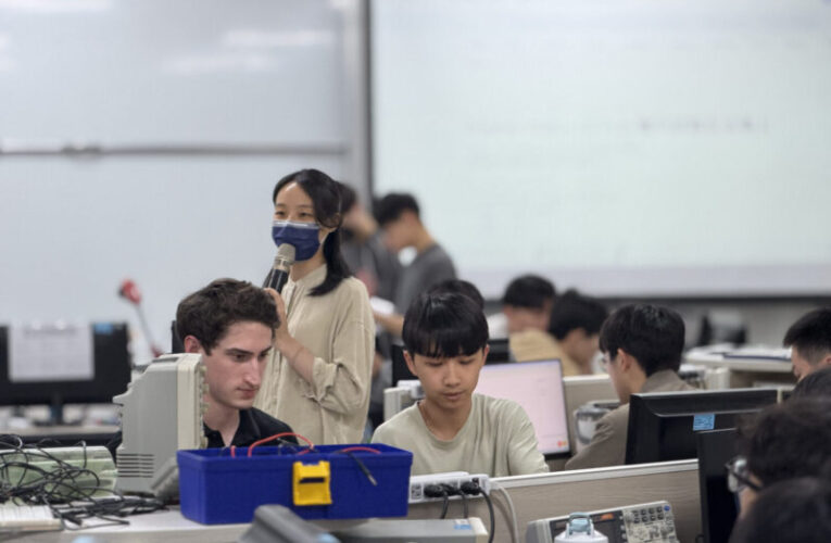 中山大學雙語校園展實力 ASU學生來臺見學